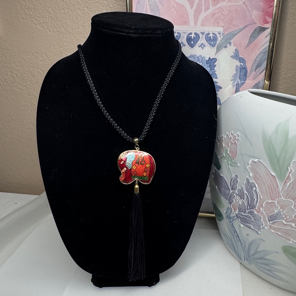 Cloisonné elephant necklace - Picture 8 of 16